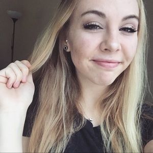 Meet your Posher, Cassie